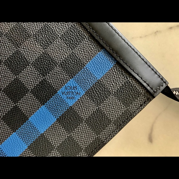 Louis Vuitton Pochette Voyage MM - Picture 2 of 4